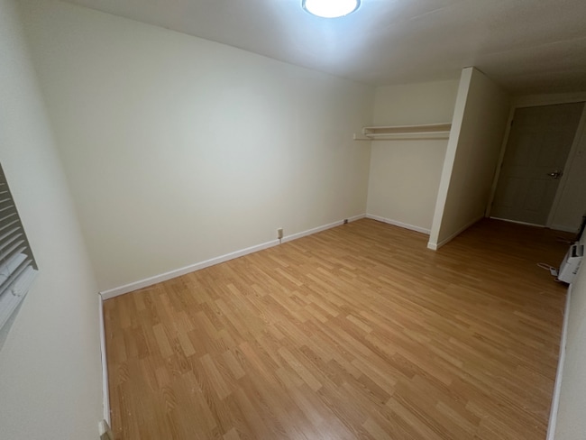 1xxx Jarvis Ave, Unit 800 in Oxon Hill, MD - Foto de edificio - Building Photo