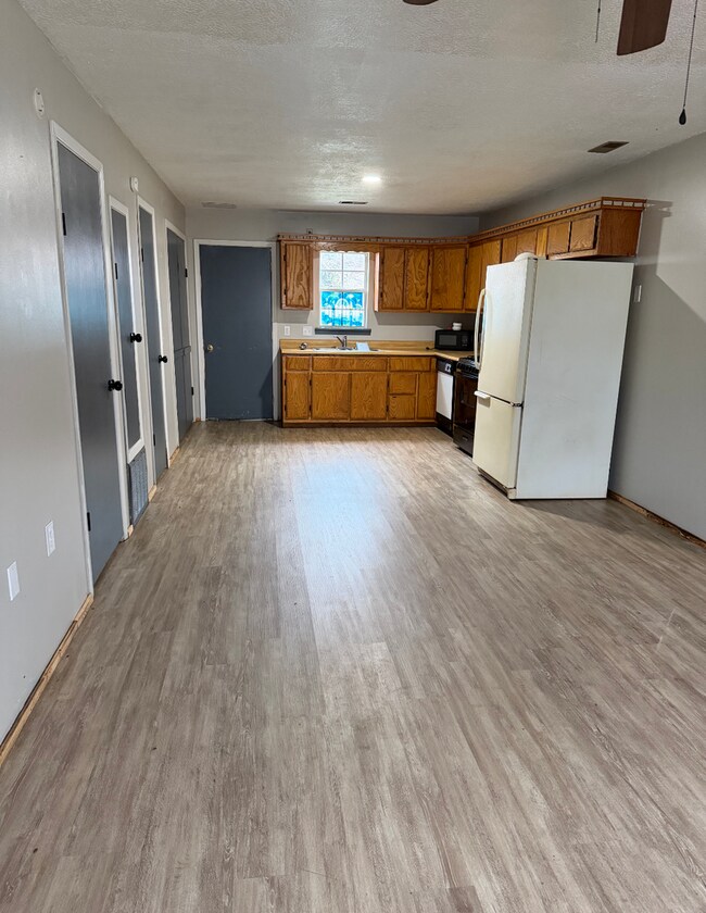 112 Glenda St in Exeter, MO - Building Photo - Building Photo