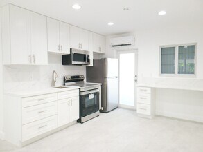 19 SE 12th Ave, Unit 2 in Fort Lauderdale, FL - Building Photo - Building Photo
