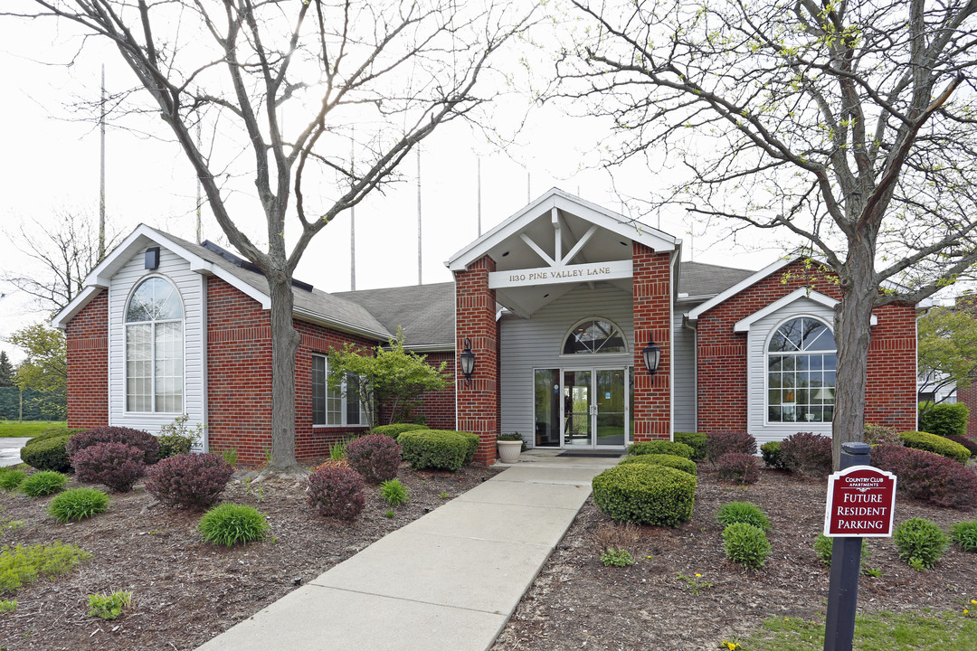 Country Club Apartments in Toledo, OH - Building Photo