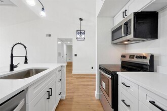 5168 Conroy Rd in Orlando, FL - Building Photo - Building Photo