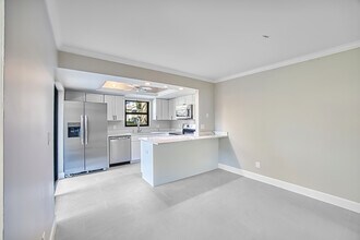 17455 Overhill Dr, Unit A in Ft. Myers, FL - Foto de edificio - Building Photo