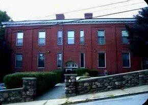 40 School St, Unit Unit 7 in Haverhill, MA - Building Photo
