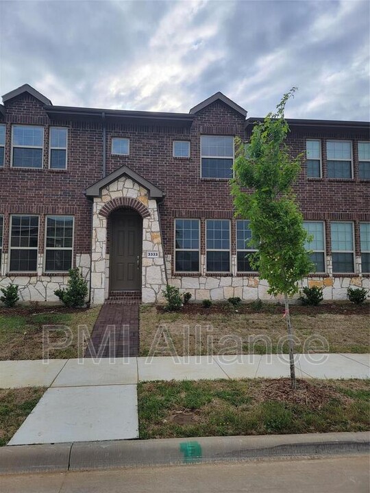 3333 Solana Cir in Denton, TX - Foto de edificio