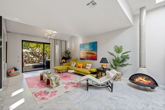 1317 E Amado Rd in Palm Springs, CA - Building Photo - Building Photo
