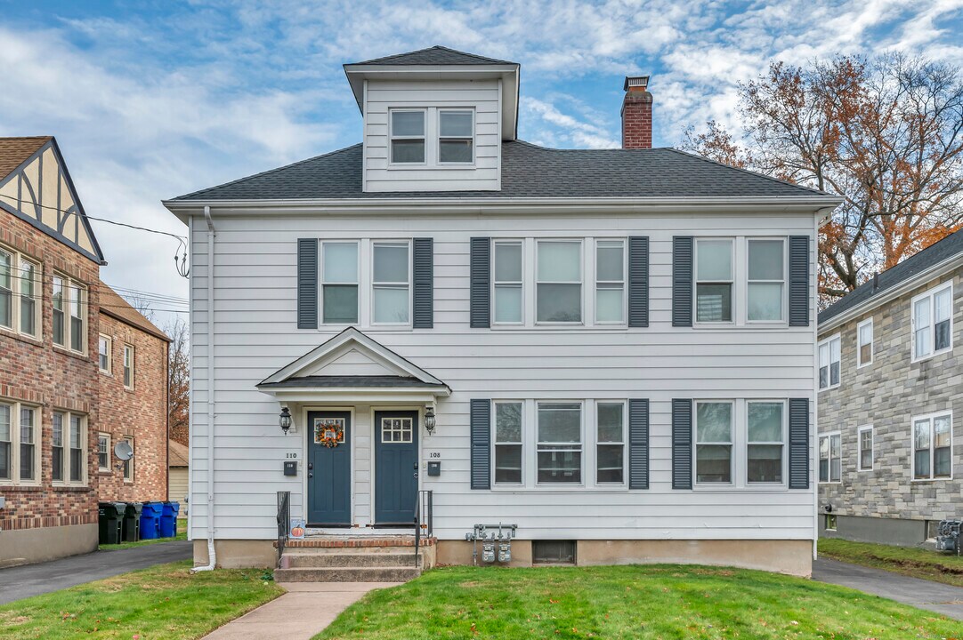 108 Ardmore Rd in West Hartford, CT - Building Photo