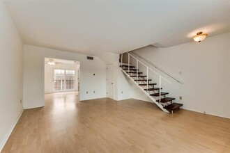 7759 Royal Ln in Dallas, TX - Building Photo - Building Photo