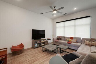4901 Springdale Rd in Austin, TX - Building Photo - Building Photo