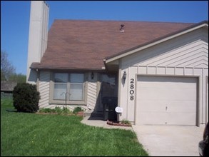 2804 SW Westport Plaza Dr in Topeka, KS - Foto de edificio - Building Photo