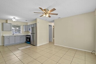 805 Ocean St in Kissimmee, FL - Foto de edificio - Building Photo