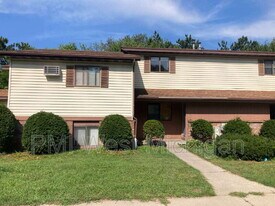 6079 In the Pines Dr SE in Grand Rapids, MI - Building Photo