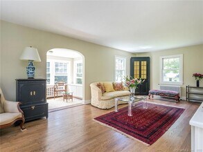 33 Washington Ave in Woodbury, CT - Foto de edificio - Building Photo