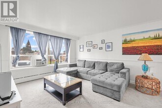 430-430 Ridelle Ave in Toronto, ON - Building Photo - Building Photo