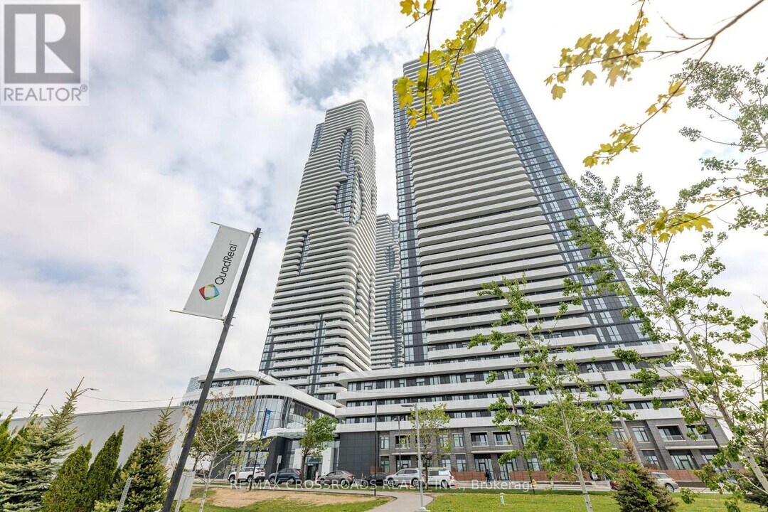 225-3225 Commerce St in Vaughan, ON - Building Photo