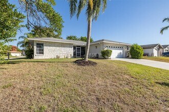 8015 San Fernando Dr in Port Richey, FL - Building Photo - Building Photo