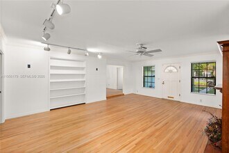 736 Alhambra Cir in Coral Gables, FL - Building Photo - Building Photo