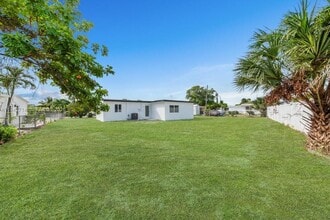 1308 NW 19th Ave in Fort Lauderdale, FL - Foto de edificio - Building Photo