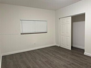 15250 NE 8th Ave in Miami, FL - Building Photo - Building Photo