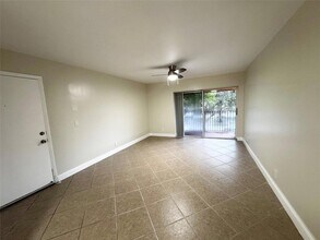 10717 Cleary Blvd, Unit 211 in Plantation, FL - Building Photo - Building Photo