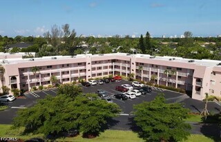 170 Turtle Lake Ct in Naples, FL - Building Photo