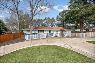 414 Charles Pl in Roswell, GA - Building Photo - Building Photo