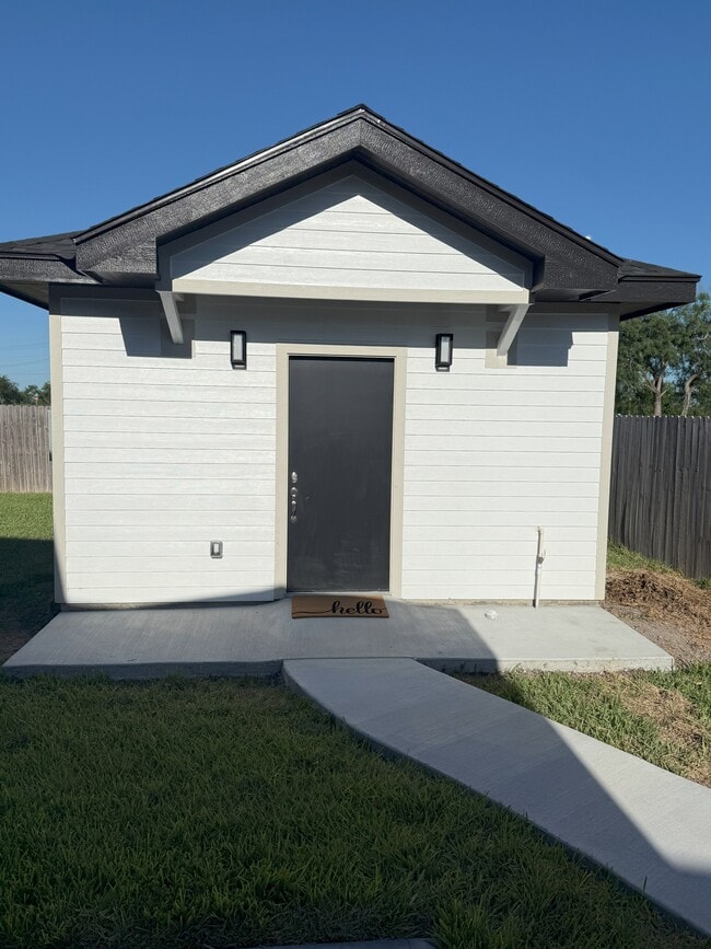 5712 Abbey Ct, Unit A in Brownsville, TX - Foto de edificio - Building Photo