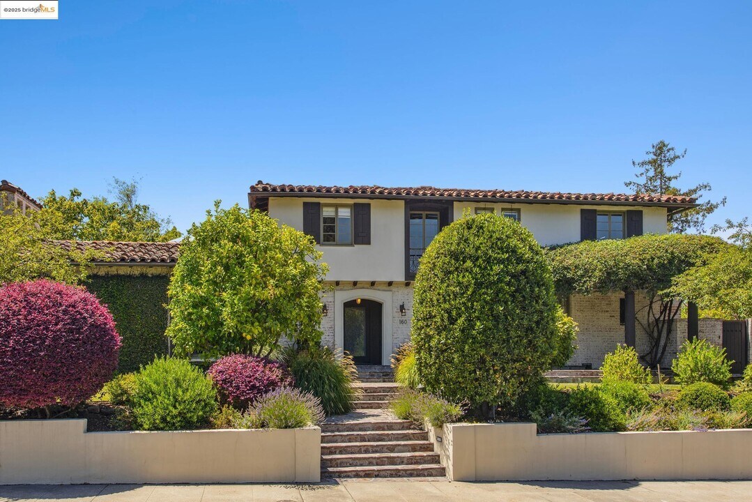 160 Requa Rd in Piedmont, CA - Building Photo