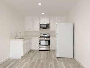 8525 Wakefield Ave, Unit 8525 Wakefield Ave in Panorama City, CA - Building Photo - Building Photo