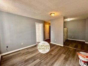 1407 Chapel St, Unit 34 in New Haven, CT - Building Photo - Building Photo