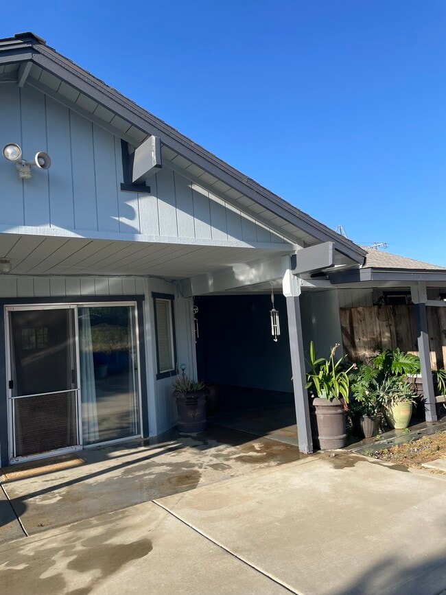 12066 Idaho Ave in Hanford, CA - Building Photo - Building Photo