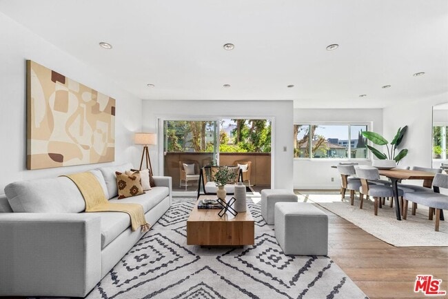 1121 N Olive Dr in West Hollywood, CA - Building Photo - Building Photo