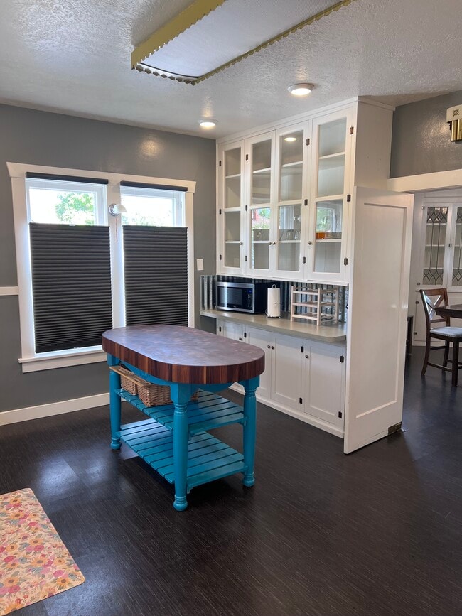 property at 1124 E Center St
