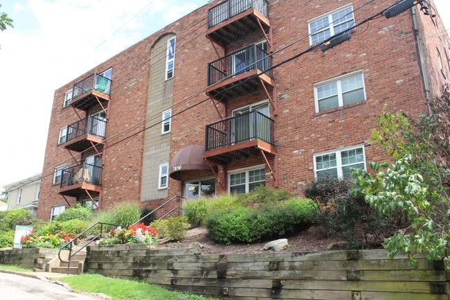 Cambridge Court in Pittsburgh, PA - Foto de edificio - Building Photo