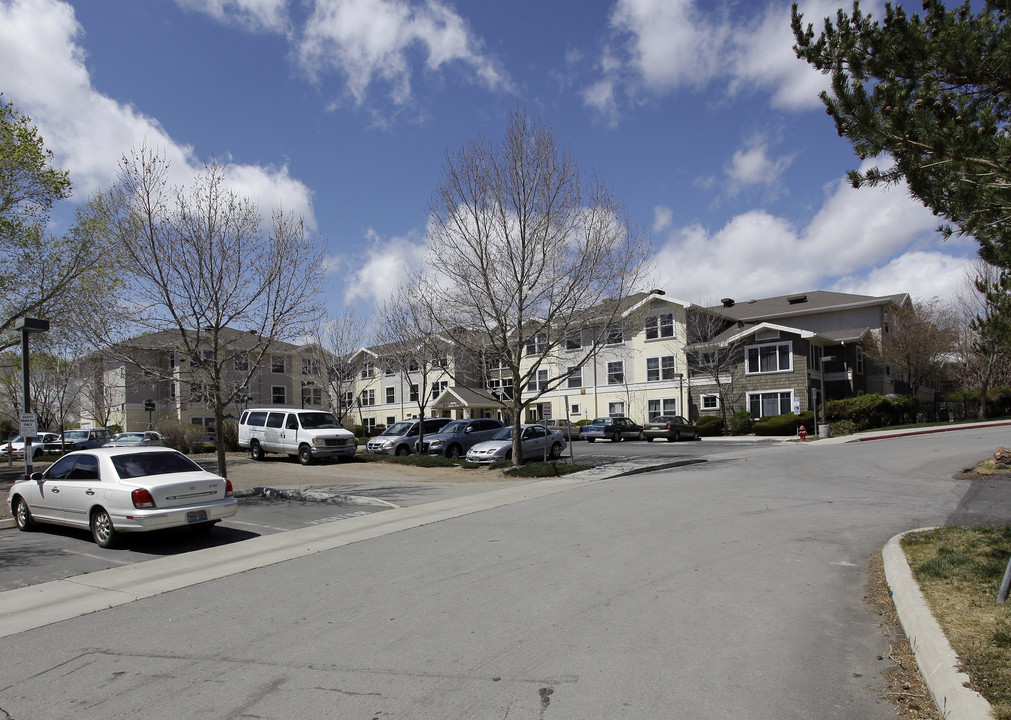 Silvercrest Senior Residence in Reno, NV - Foto de edificio