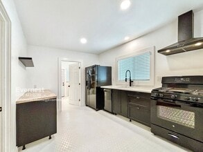 3046 Guirado St in Los Angeles, CA - Building Photo - Building Photo