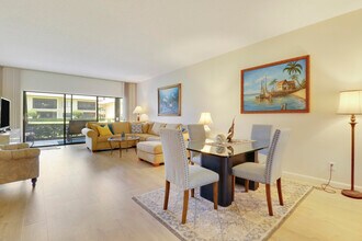 275 S Beach Rd in Tequesta, FL - Foto de edificio - Building Photo