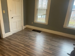 447 E Silver St in Sharon, PA - Building Photo - Building Photo