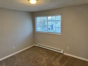 Park Apartments in McMinnville, OR - Building Photo - Interior Photo