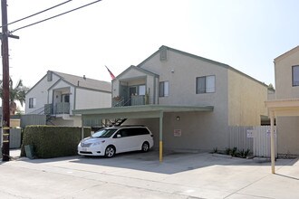 533-537 W Broadway in Anaheim, CA - Foto de edificio - Building Photo