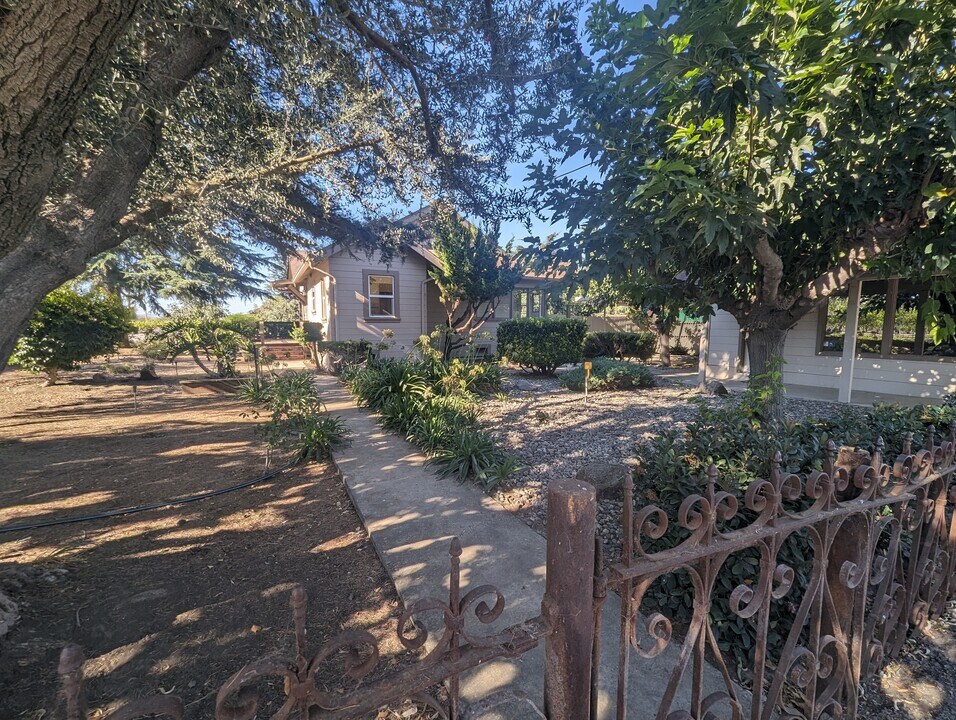 4153 Bolsa Rd in Hollister, CA - Building Photo