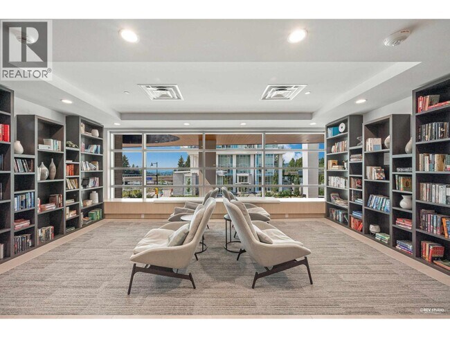 657 Whiting Way in Coquitlam, BC - Building Photo - Building Photo