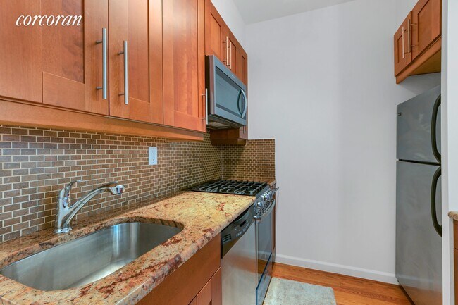 92 W Houston St-Unit -: 1 in New York, NY - Building Photo - Building Photo