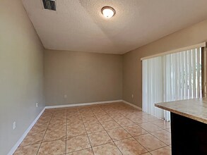 10667 SW 21st St in Miramar, FL - Building Photo - Building Photo