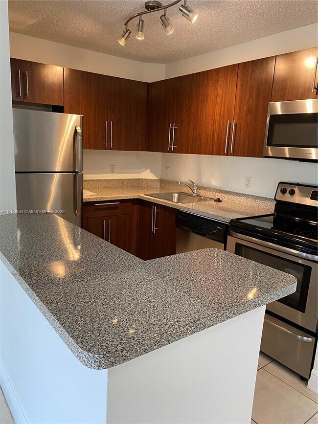 10717 Cleary Blvd, Unit 204 in Plantation, FL - Building Photo - Building Photo