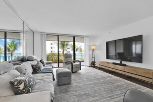 1167 Hillsboro Mile in Hillsboro Beach, FL - Building Photo