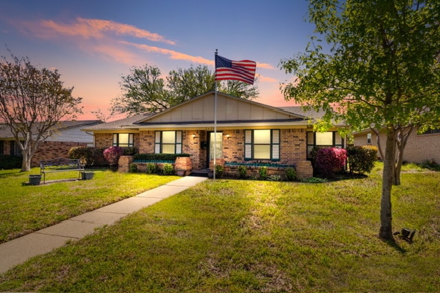 property at 2420 Pinehurst Ln