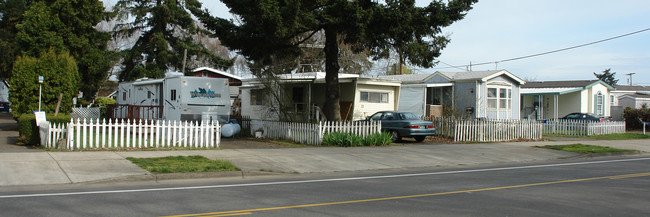 3246 Salem Ave SE in Albany, OR - Building Photo - Building Photo