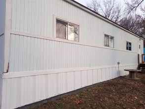 777 E Yerby St in Marshall, MO - Building Photo - Building Photo