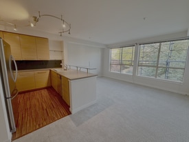 1420 E Pine St, Unit 506 in Seattle, WA - Building Photo
