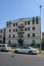 250 S Kenmore Ave in Los Angeles, CA - Foto de edificio - Building Photo